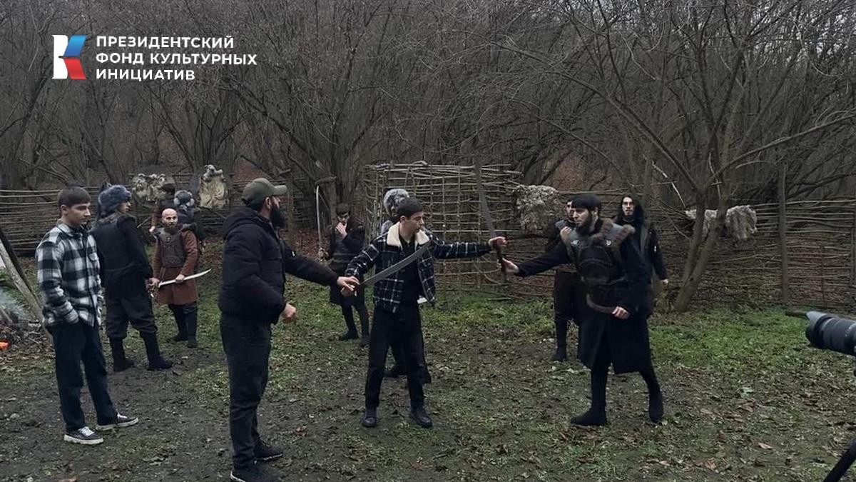 Подробнее о статье Учащиеся Школы креативных индустрий получили практический опыт на съемках фильма «Легенды гор: Дзурдзуки – воины чести»